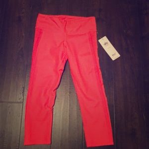 Alo Yoga Helena Capri